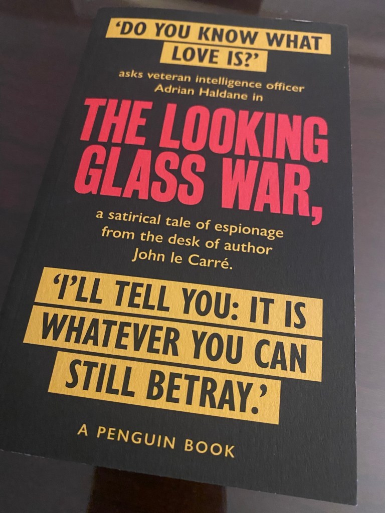 Book cover of "The Looking Glass War" by John le Carré